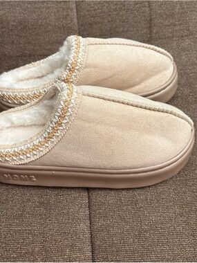 Women's Plush Lined Slip-On Slippers in Beige